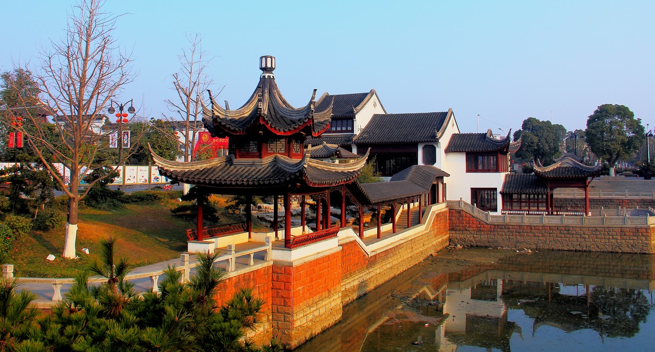 (9)推荐理由: 八大山人梅湖景区由文化博览区,水乡风情区,岁寒三友区
