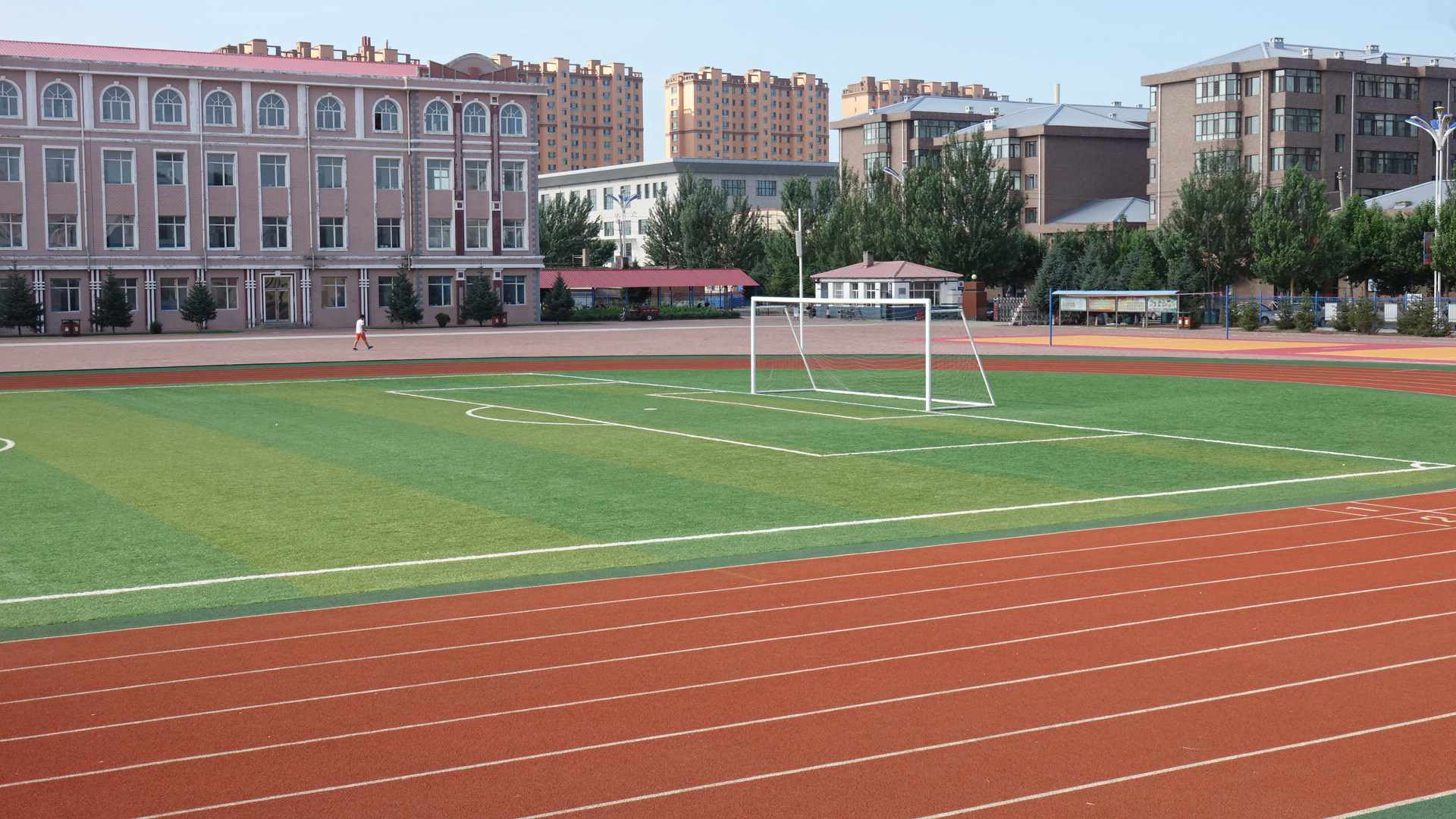 1,步行名称:桦川县第三中学田径场 2,地理位置:桦川县第三中学创建于