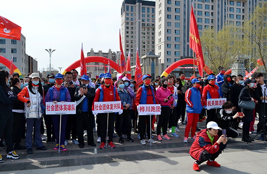 县人大常委会副主任赵伟东,县政协副主席徐道强,县卫生健康局局长卢战