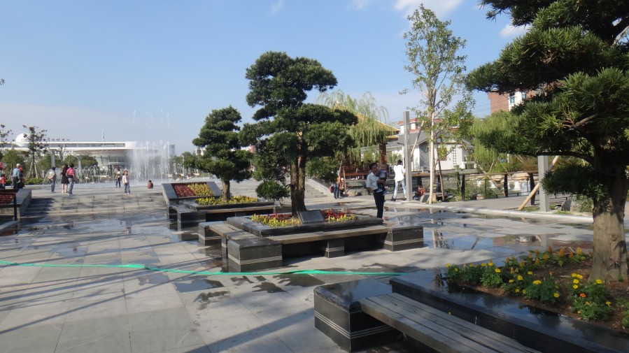 发现健走场地宁海县潘天寿广场