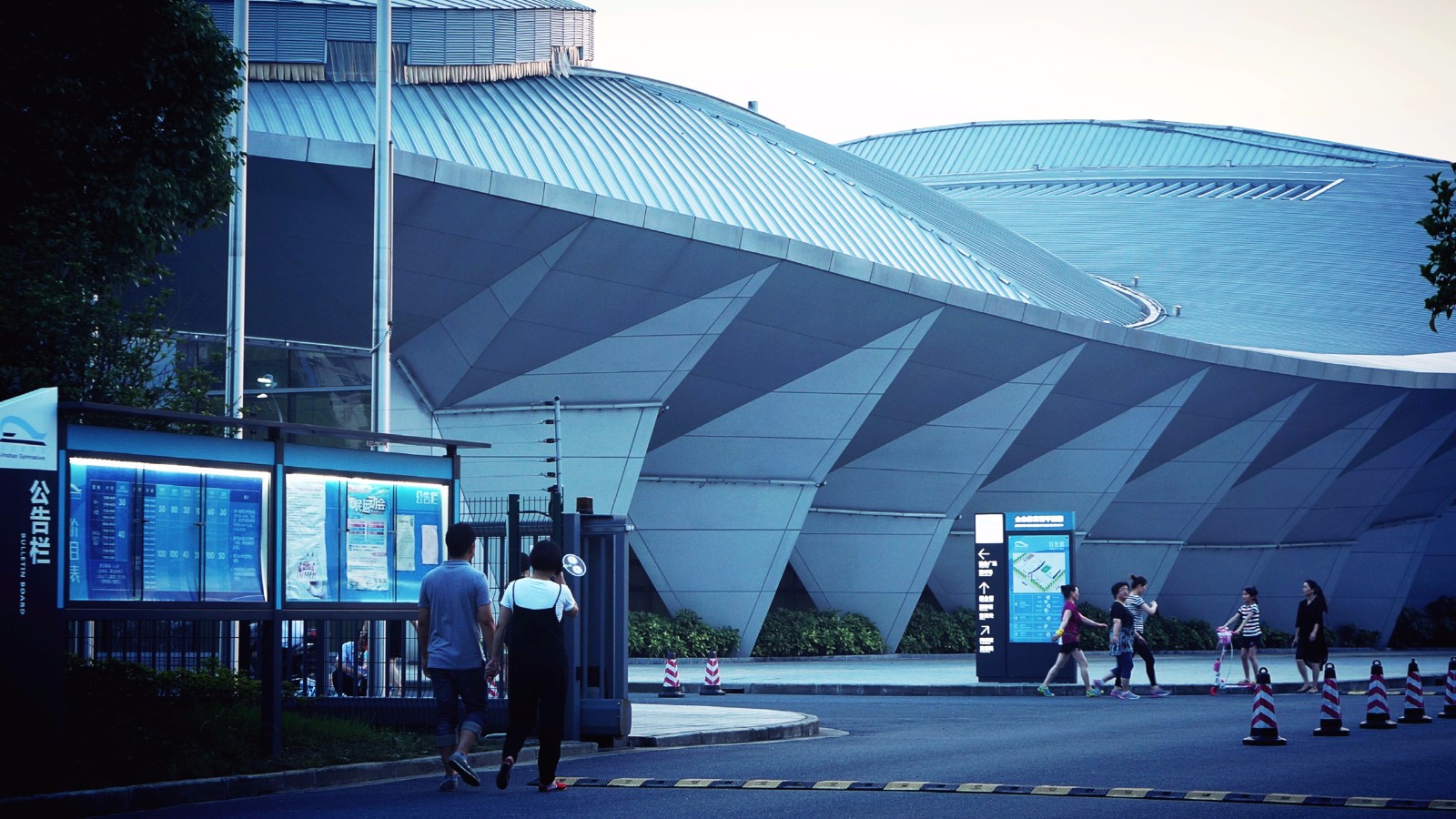 (10)步道/公园图片:(9)推荐理由:金山体育馆位于朱泾镇城南,此处远离