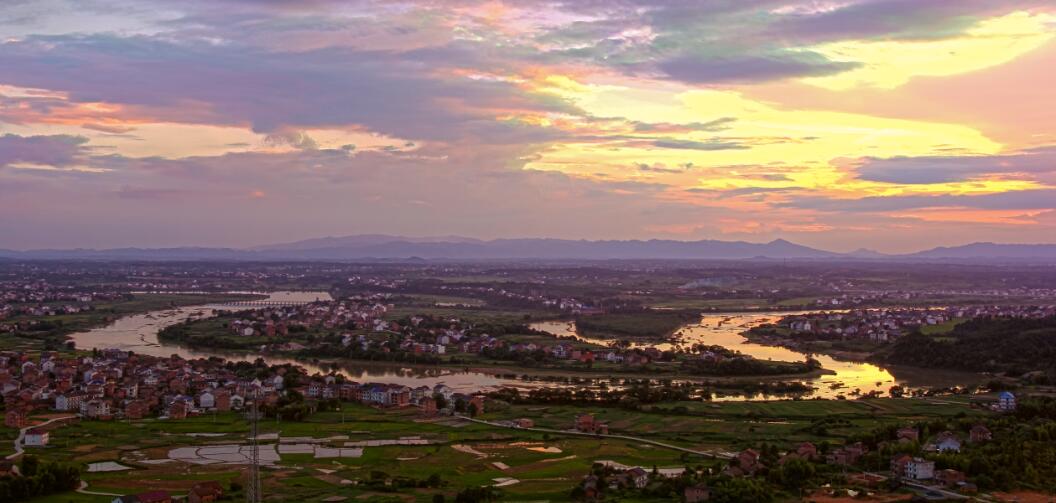 图五  摄影爱好者镜头下的洣水河  ( 拍摄于九女仙半山腰