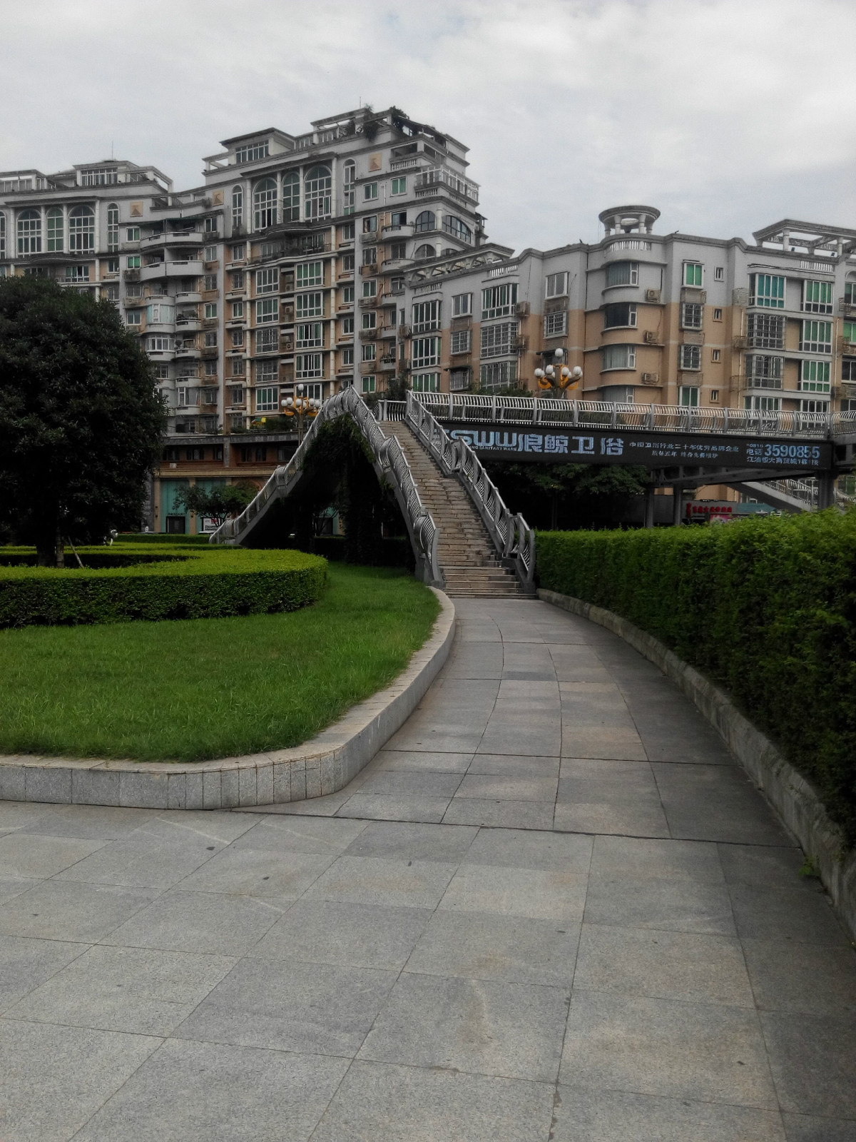 四川省江油市中坝镇太白广场健步行场地