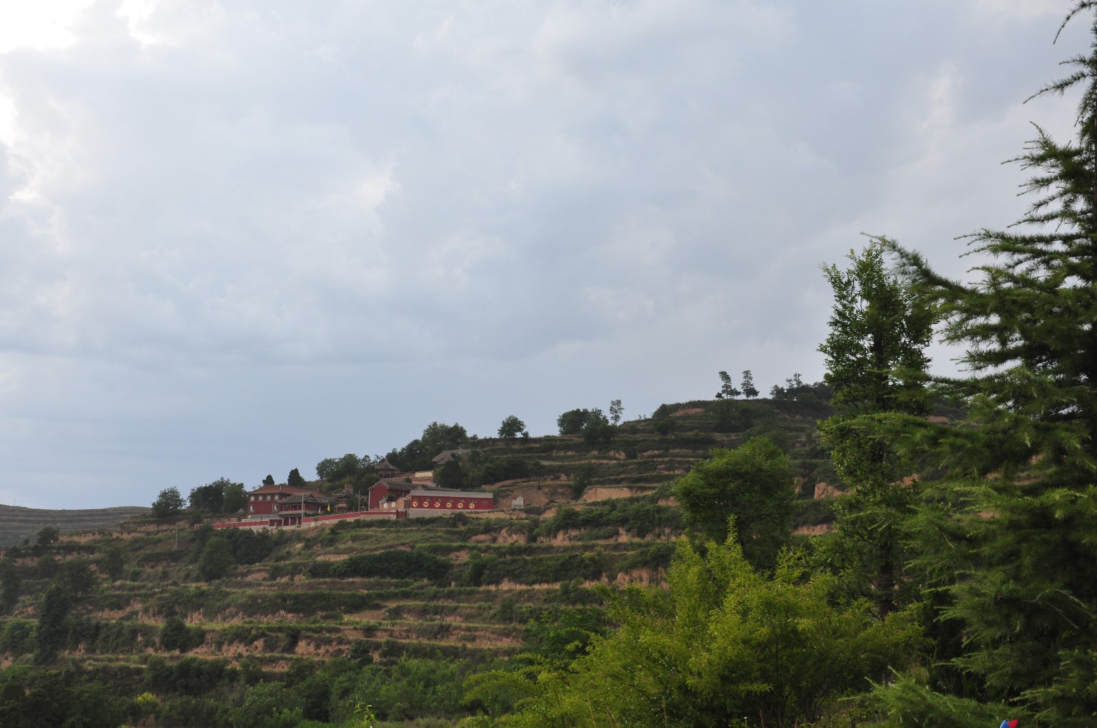 ① 步道/公园名称:陇县北坡健康主题公园 ②地理位置:陇县县城北关