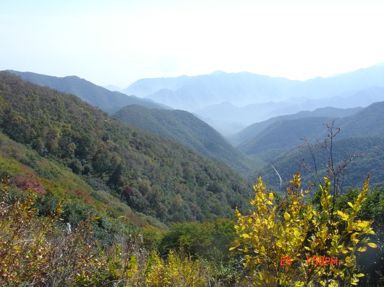 12回望西大庄科方向，远山层叠，秋意正浓.JPG