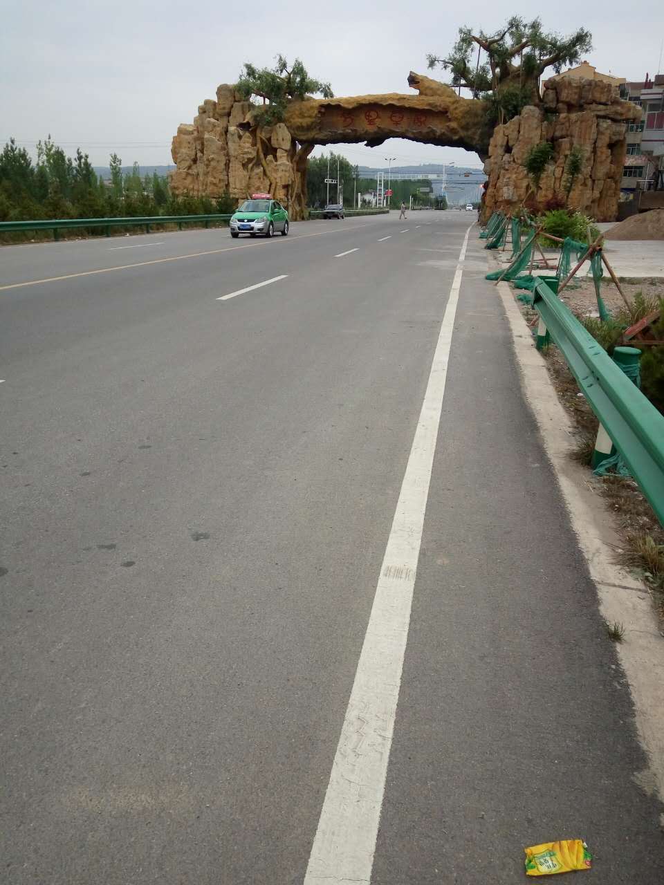 健走场地 关山大道 关山大道 推  荐 度: 开放时间: 随时 门       票