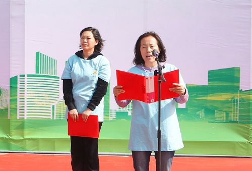 郑秋红首先代表大赛组委会对参加参赛队员及各行各业的健走运动爱好者