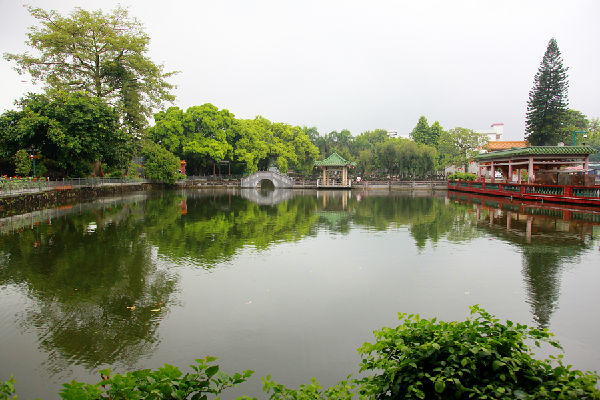 (洪圣公园一景)